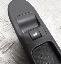 Interrupteur de leve vitre avant droit PEUGEOT 307