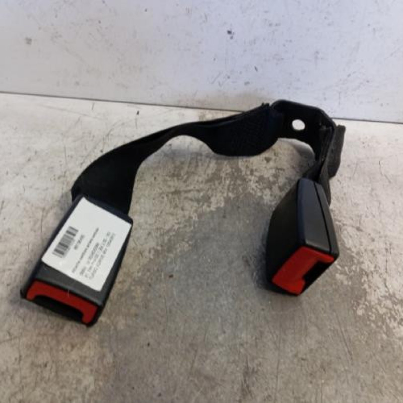 Attache ceinture arriere centrale BMW X1 E84