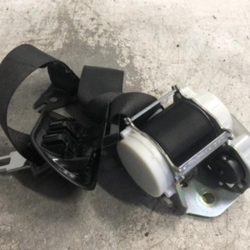 Ceinture arriere centrale BMW X1 E84 Ceinture arriere centrale BMW X1 E84