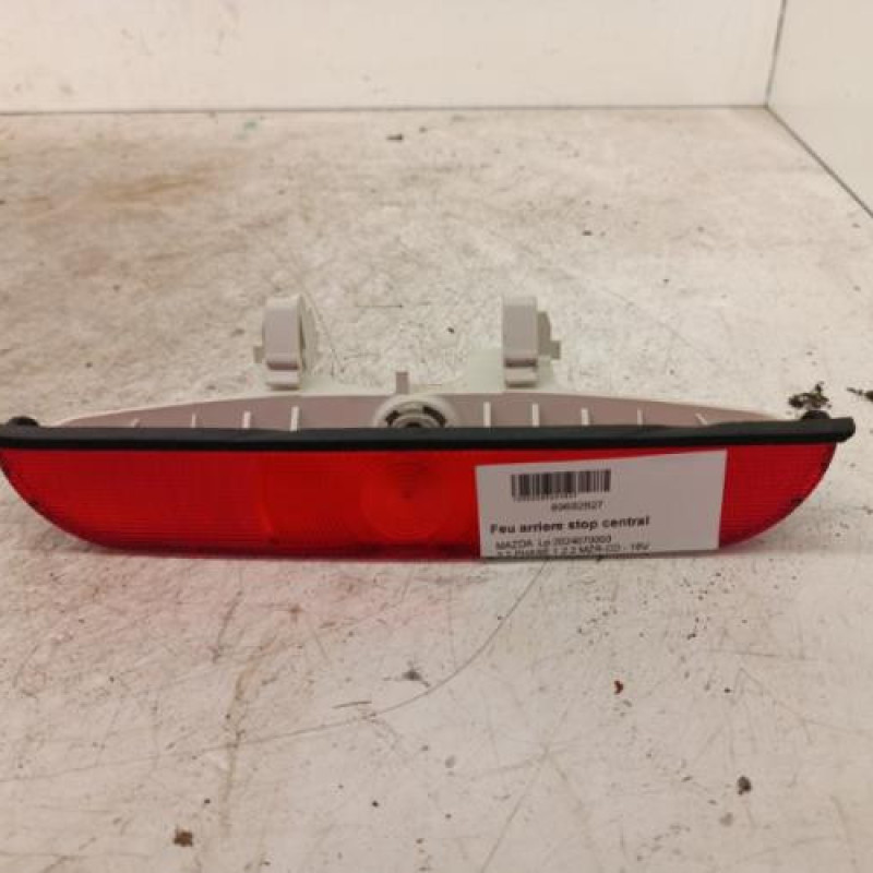Feu arriere stop central MAZDA 3 2 Feu arriere stop central MAZDA 3 2