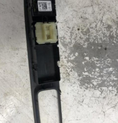 Interrupteur de leve vitre avant gauche RENAULT CLIO 4