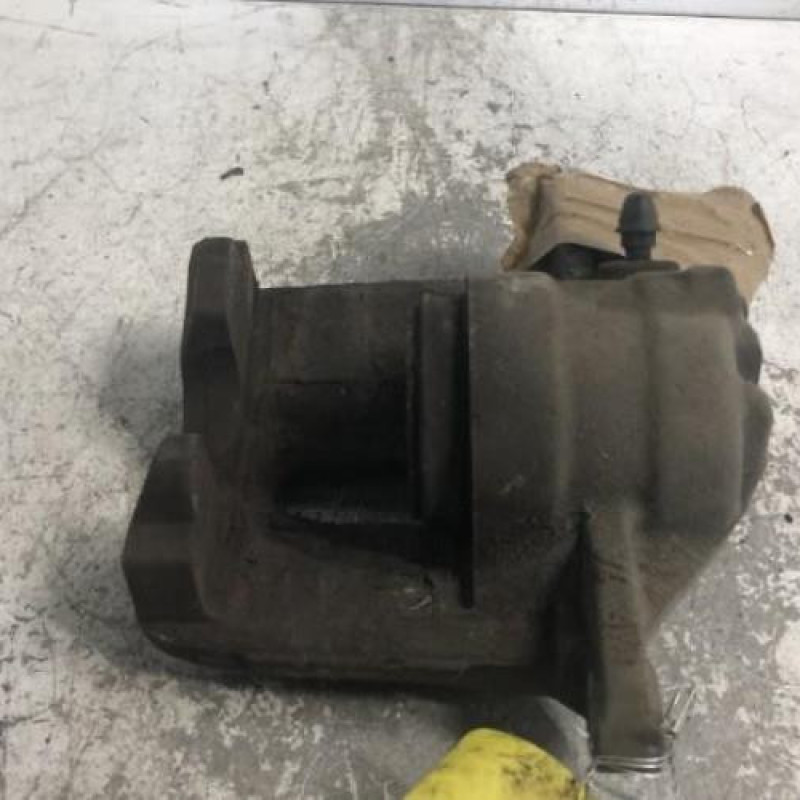 Etrier avant gauche (freinage) CITROEN C4 CACTUS Etrier avant gauche (freinage) CITROEN C4 CACTUS