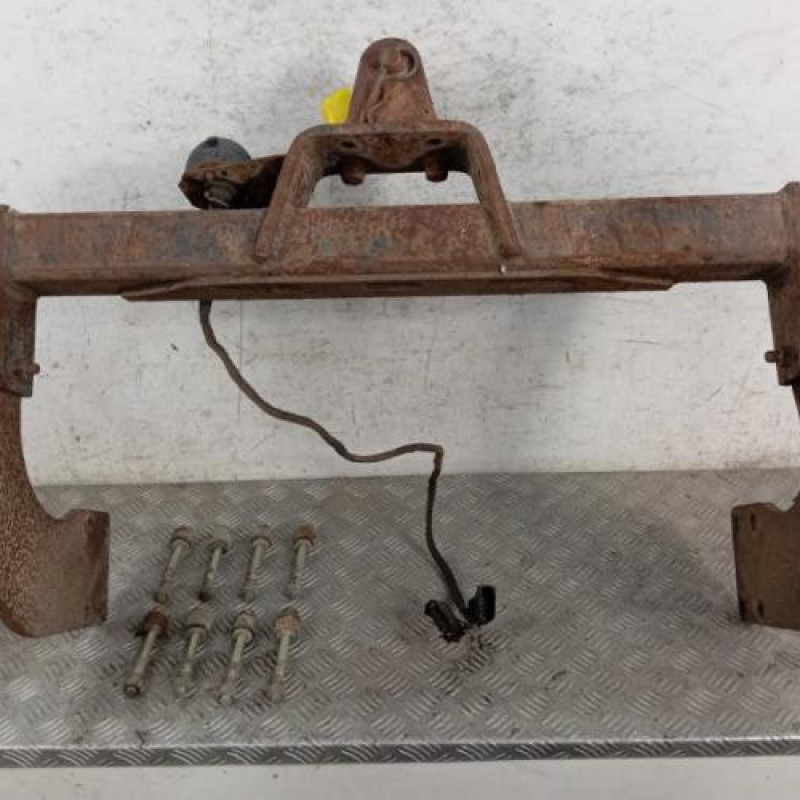 Attelage (boule de remorquage) VOLKSWAGEN CRAFTER 1 Attelage (boule de remorquage) VOLKSWAGEN CRAFTER 1