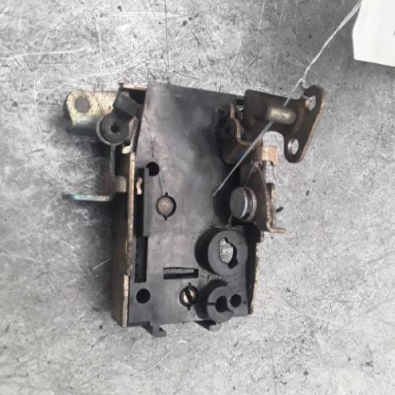 Serrure avant droit PEUGEOT 106