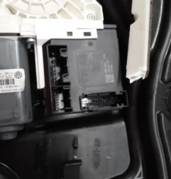 Leve vitre electrique avant gauche VOLKSWAGEN PASSAT 5 Photo n°3