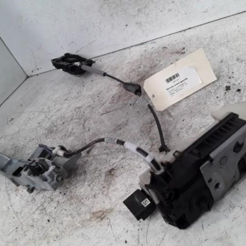 Serrure avant gauche PEUGEOT 208 1