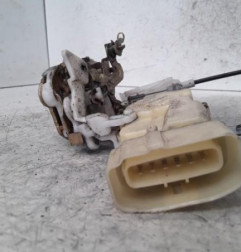 Serrure avant droit TOYOTA YARIS 1