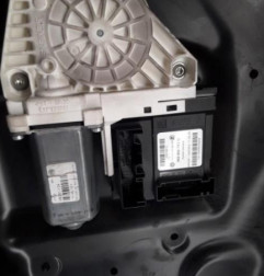 Leve vitre electrique avant gauche VOLKSWAGEN PASSAT 5 Photo n°3