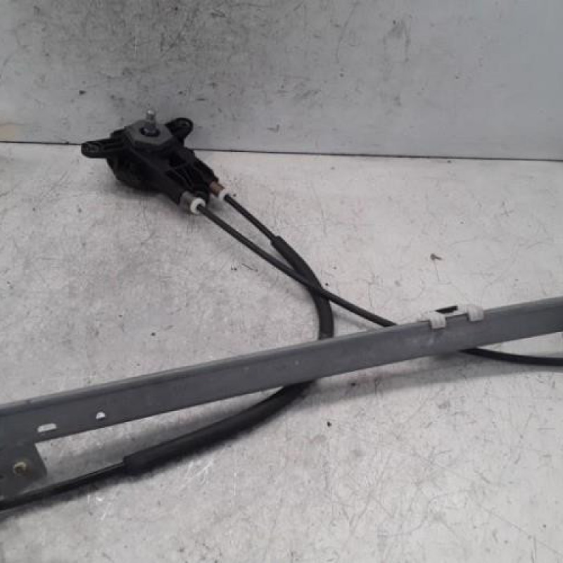 Leve vitre mecanique avant droit PEUGEOT 106