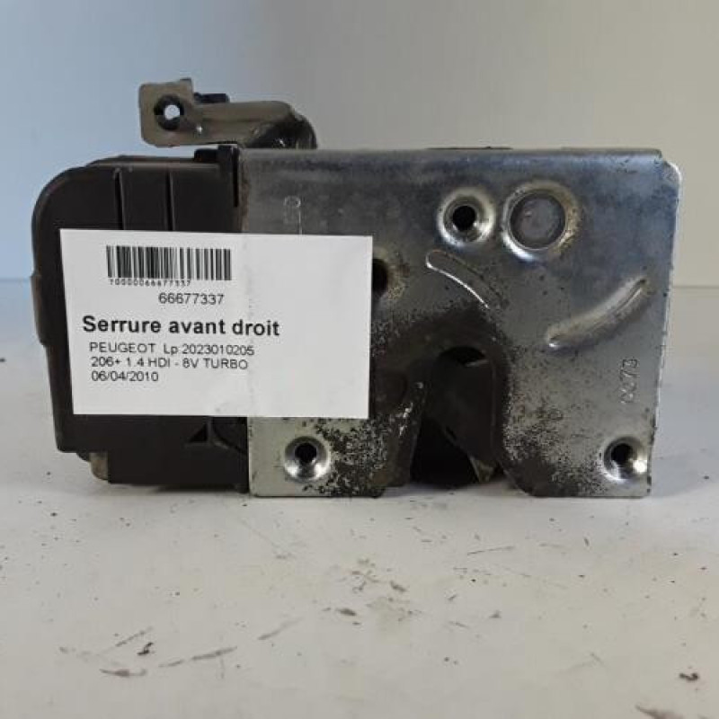 Serrure avant droit PEUGEOT 206+