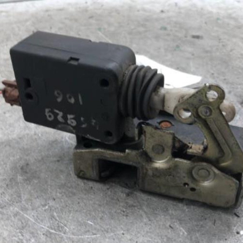 Serrure avant droit PEUGEOT 106