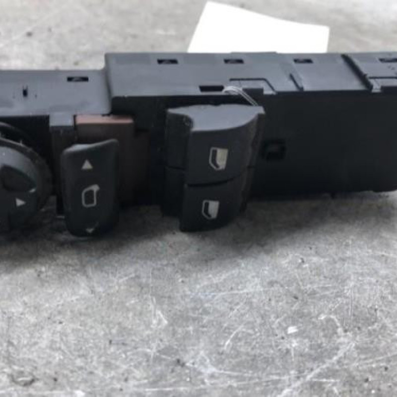 Interrupteur de leve vitre avant gauche CITROEN C4 2