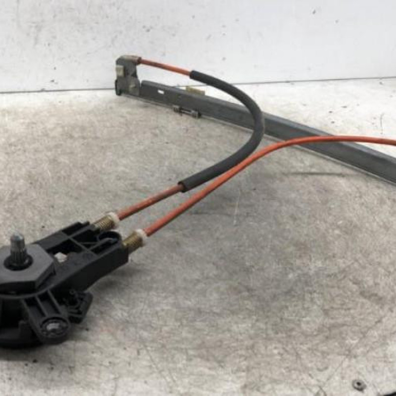 Leve vitre mecanique avant droit PEUGEOT 106