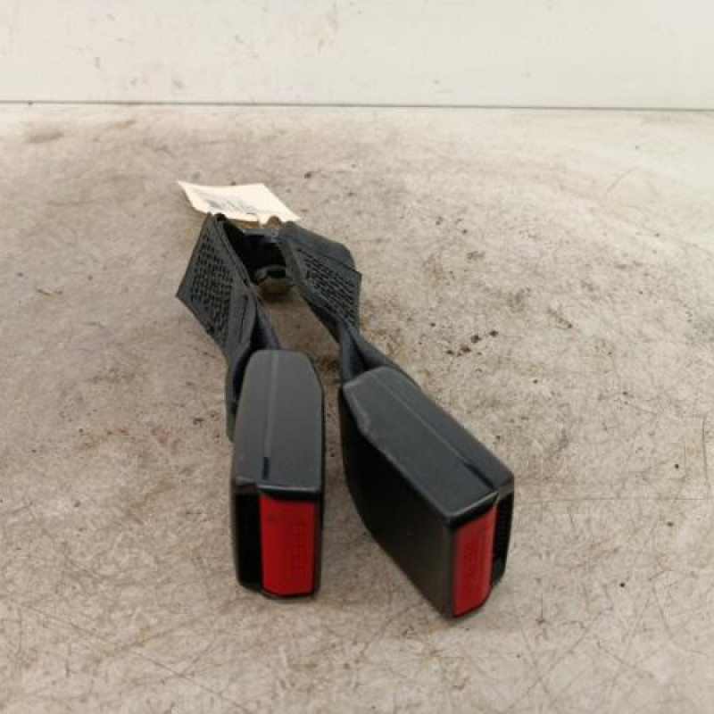 Attache ceinture arriere droit DACIA DUSTER 1