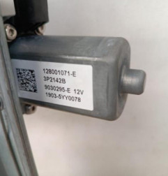 Leve vitre electrique avant droit RENAULT CLIO 4