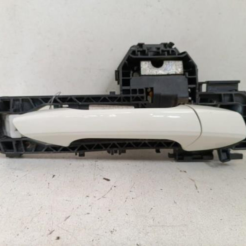 Poignee porte avant droit MERCEDES CLASSE A 176 Poignee porte avant droit MERCEDES CLASSE A 176