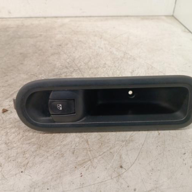 Interrupteur de leve vitre avant droit RENAULT CLIO 3