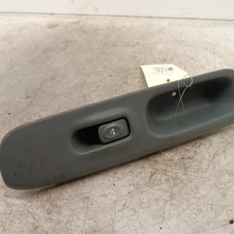 Interrupteur de leve vitre avant droit RENAULT TWINGO 1