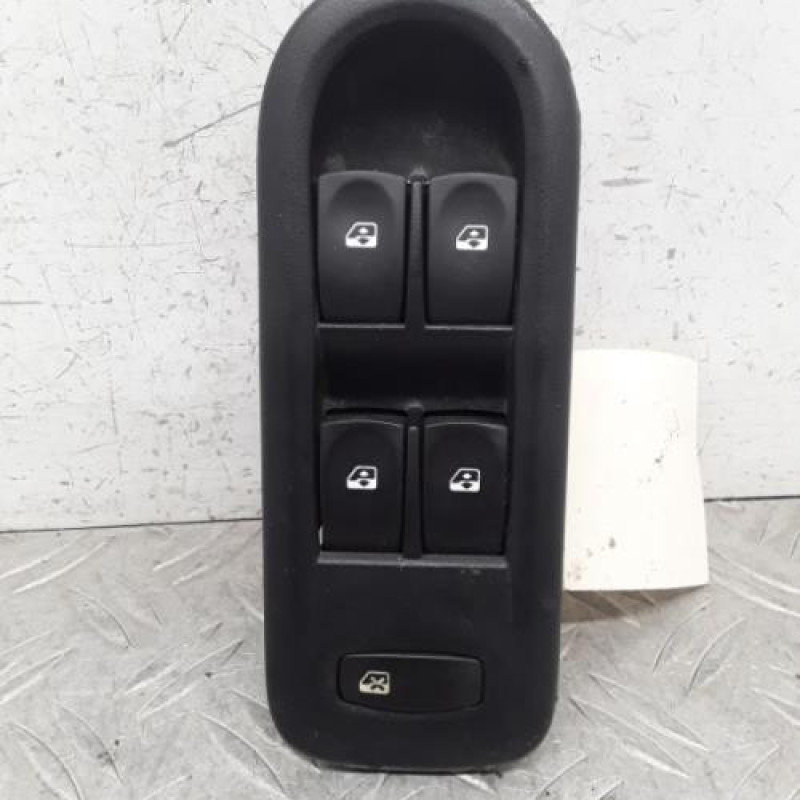 Interrupteur de leve vitre avant gauche RENAULT CLIO 3