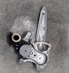 Leve vitre electrique arriere gauche TOYOTA VERSO Photo n°1