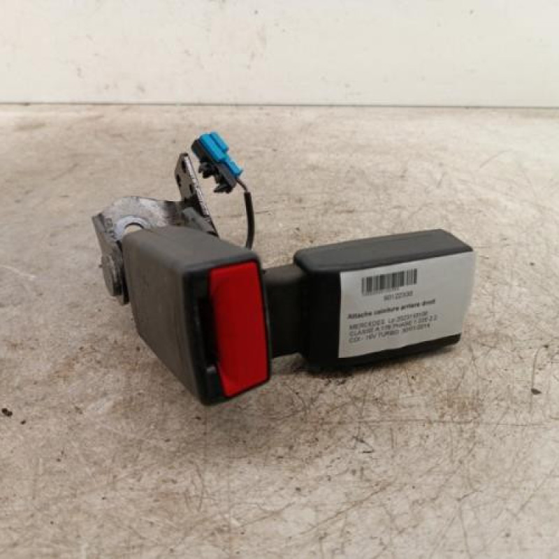 Attache ceinture arriere droit MERCEDES CLASSE A 176