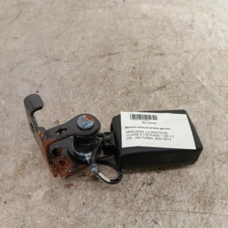 Attache ceinture arriere gauche MERCEDES CLASSE A 176