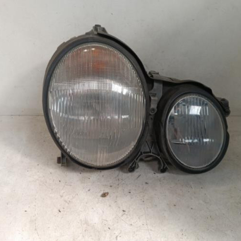 Optique avant principal droit (feux)(phare) MERCEDES CLASSE E 210