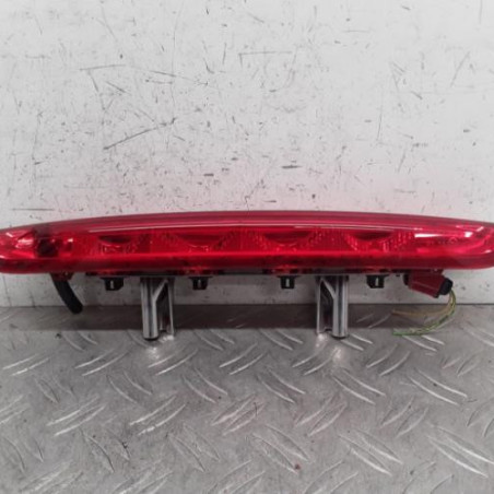 Feu arriere stop central PEUGEOT 208 1