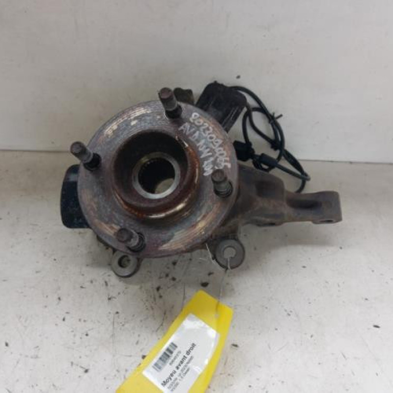 Moyeu avant droit NISSAN NV200 Moyeu avant droit NISSAN NV200