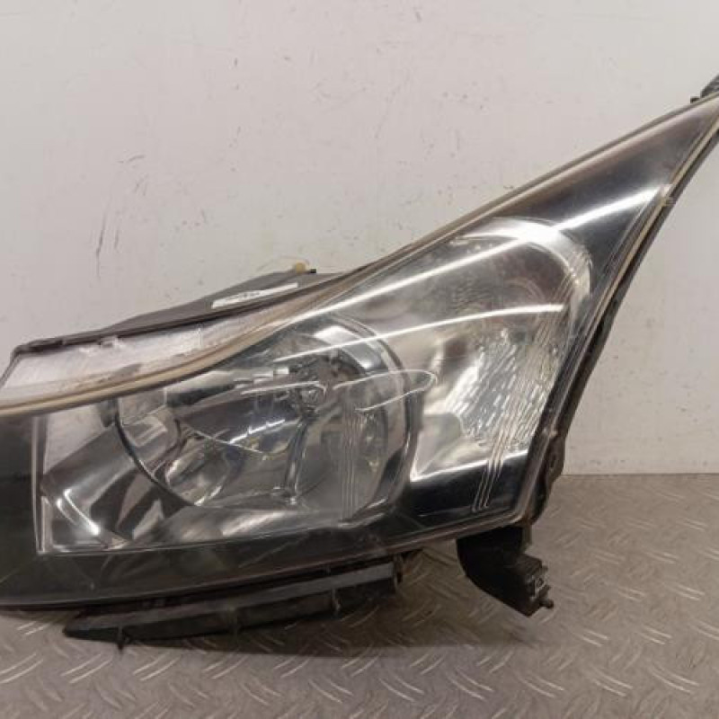 Optique avant principal gauche (feux)(phare) CHEVROLET CRUZE