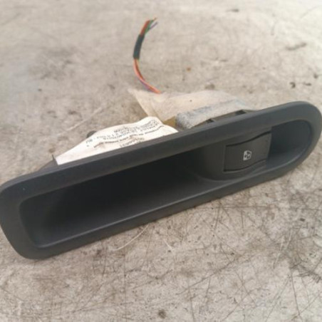 Interrupteur de leve vitre arriere droit RENAULT SCENIC 2 Photo n°1