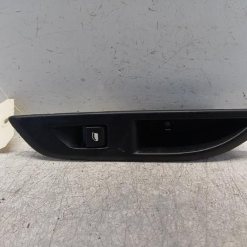 Interrupteur de leve vitre arriere droit PEUGEOT 208 2