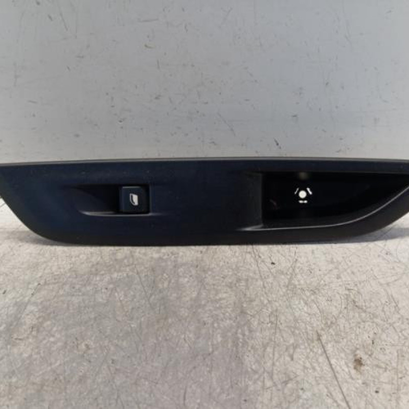 Interrupteur de leve vitre avant droit PEUGEOT 208 2