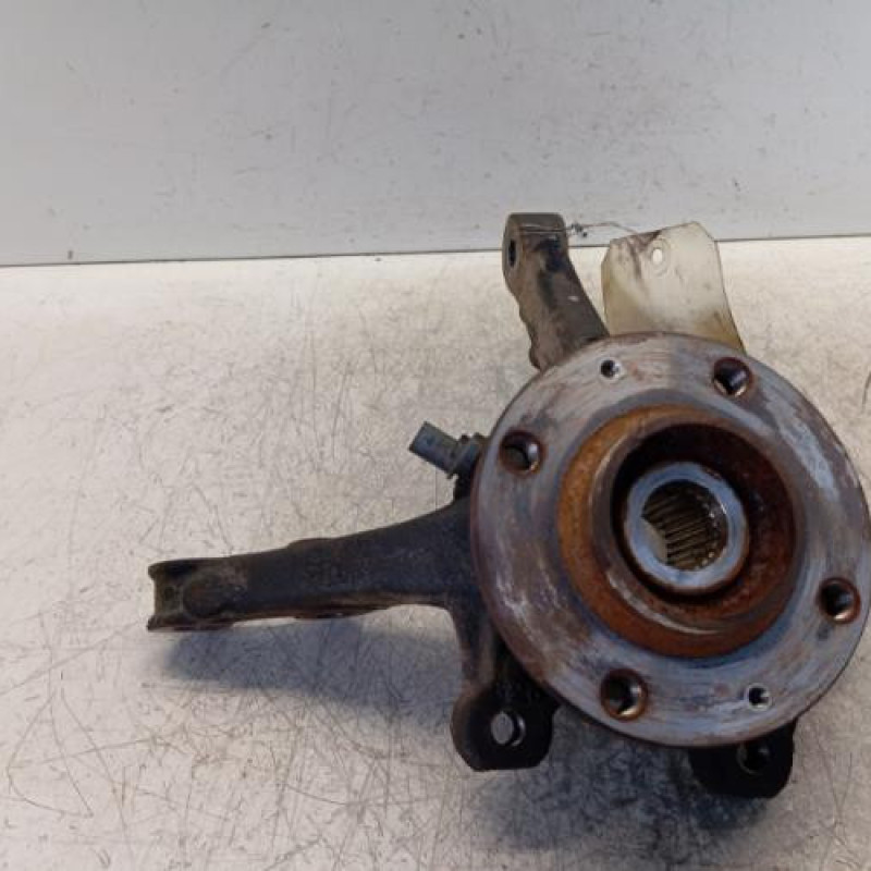 Moyeu avant gauche PEUGEOT 208 2 Moyeu avant gauche PEUGEOT 208 2