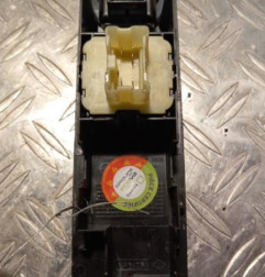 Interrupteur de leve vitre avant gauche RENAULT CLIO 4