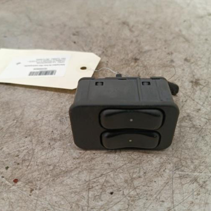Interrupteur de leve vitre avant gauche OPEL CORSA C