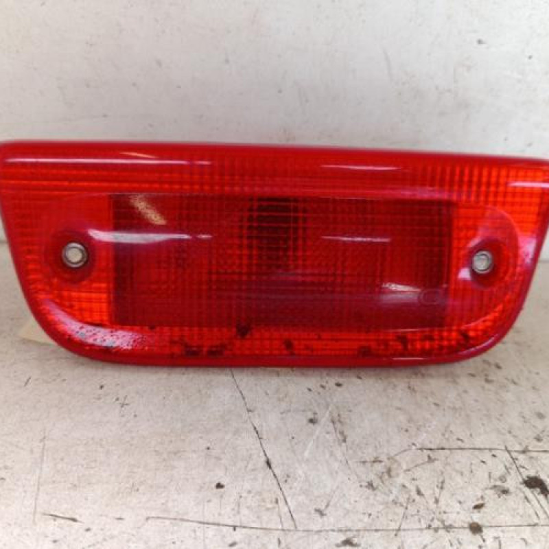 Feu arriere stop central NISSAN NV200 Feu arriere stop central NISSAN NV200