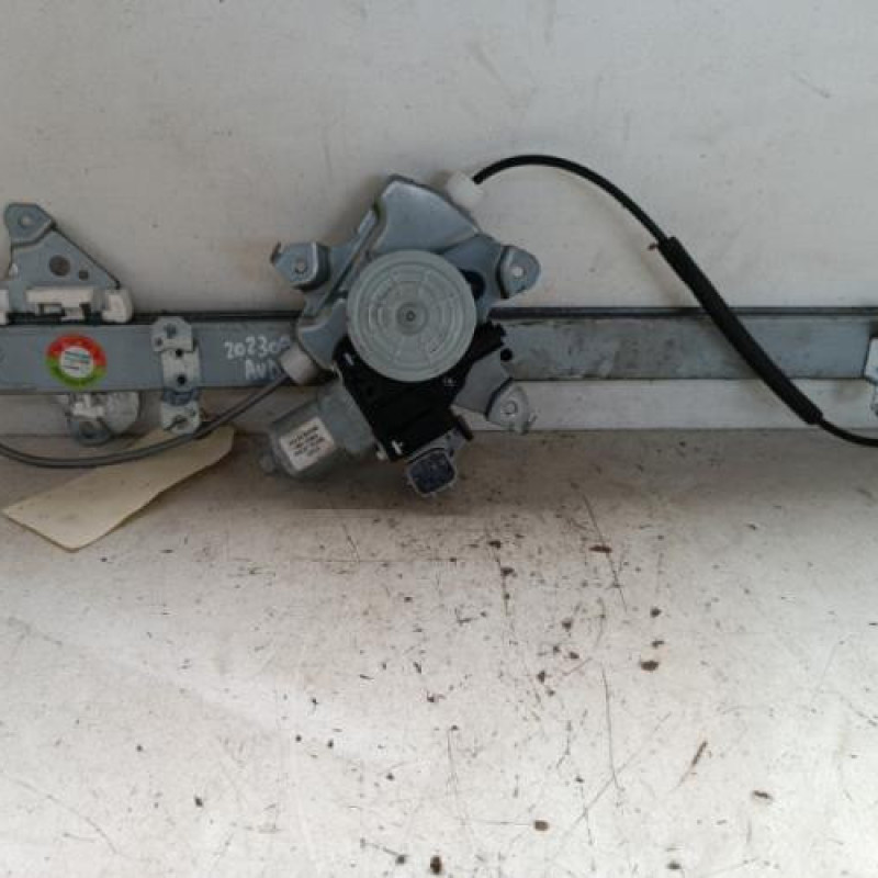 Leve vitre electrique avant droit NISSAN NV200