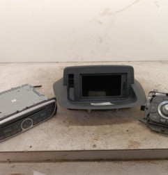 Ecran GPS RENAULT MEGANE 3 Photo n°1