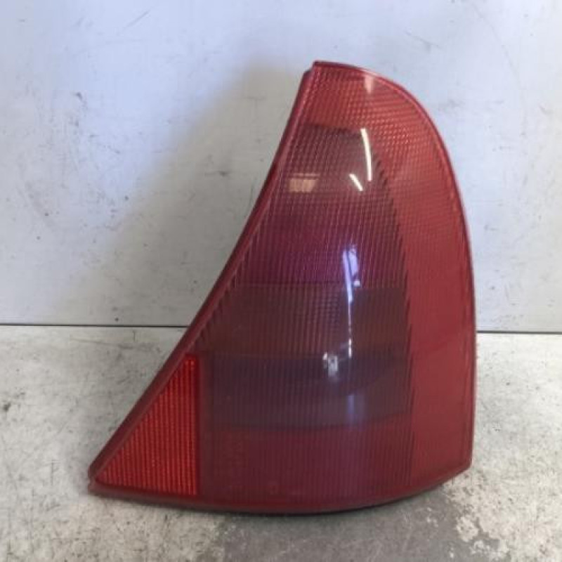 Feu arriere principal droit (feux) RENAULT CLIO 2 Feu arriere principal droit (feux) RENAULT CLIO 2