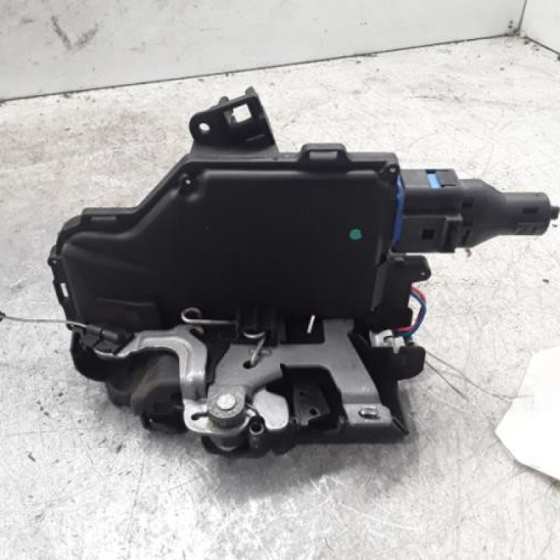Serrure avant droit VOLKSWAGEN GOLF 5 Serrure avant droit VOLKSWAGEN GOLF 5