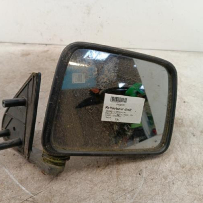 Retroviseur droit NISSAN PICK-UP 3