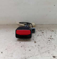Attache ceinture avant gauche PEUGEOT 208 1