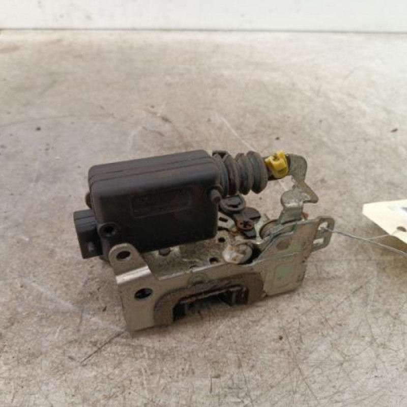 Serrure avant droit DACIA DUSTER 1 Serrure avant droit DACIA DUSTER 1