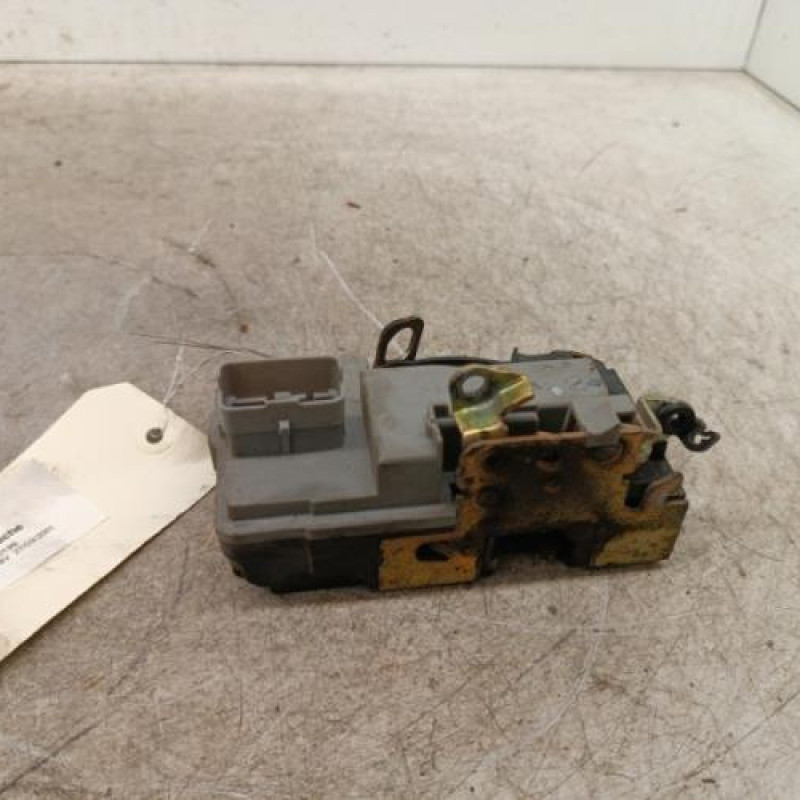 Serrure avant gauche PEUGEOT 206