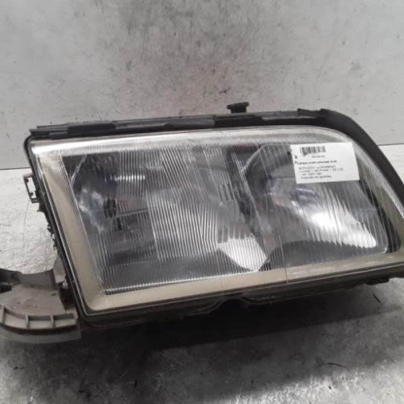 Optique avant principal droit (feux)(phare) MERCEDES CLASSE C 202
