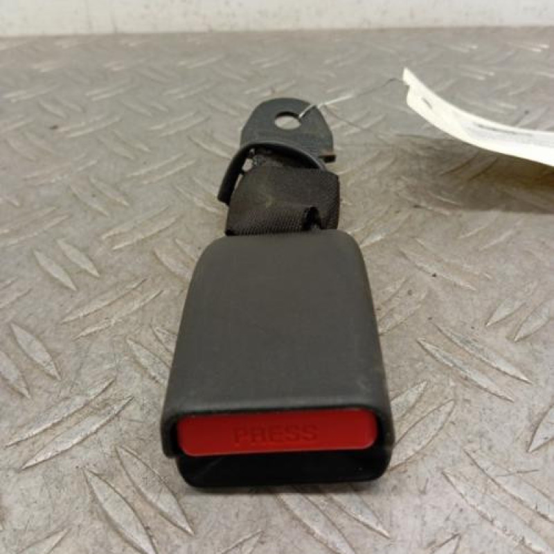 Attache ceinture arriere droit PEUGEOT 108