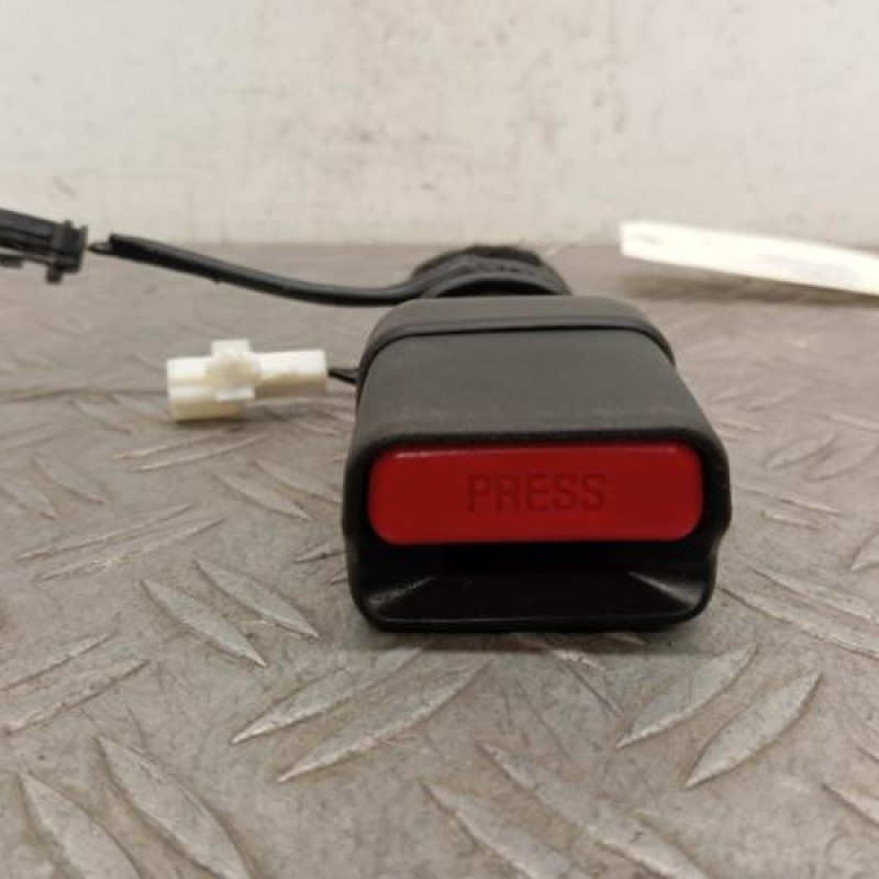 Attache ceinture avant droit PEUGEOT 108