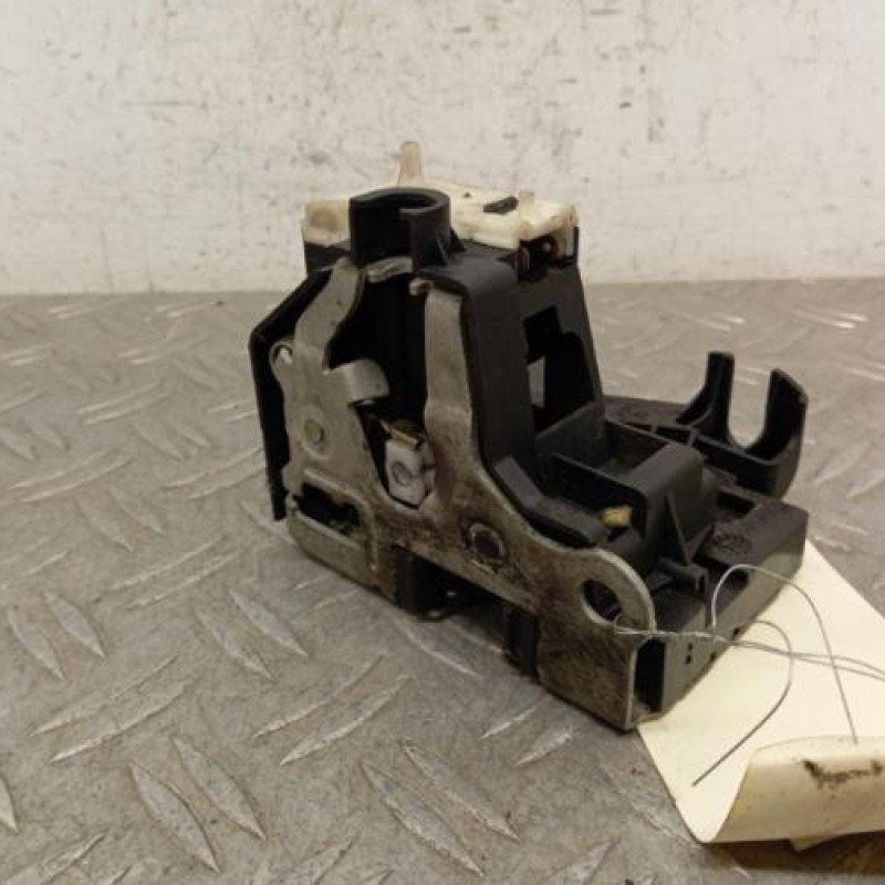 Serrure avant gauche RENAULT CLIO 2 Serrure avant gauche RENAULT CLIO 2