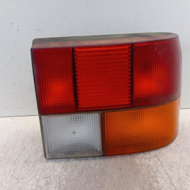 Feu arriere principal droit (feux) RENAULT R19 Feu arriere principal droit (feux) RENAULT R19